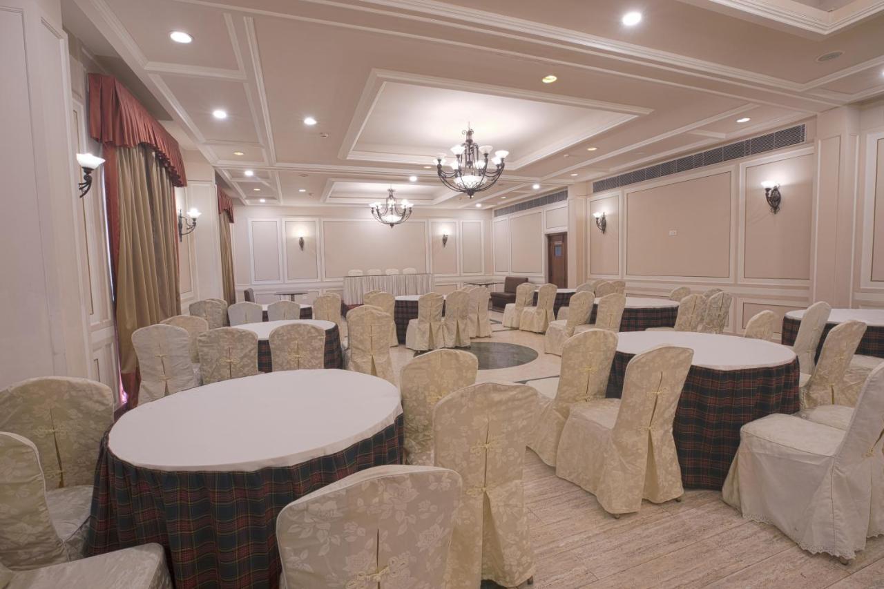 Hotel Le Castle Rudrapur Exterior photo